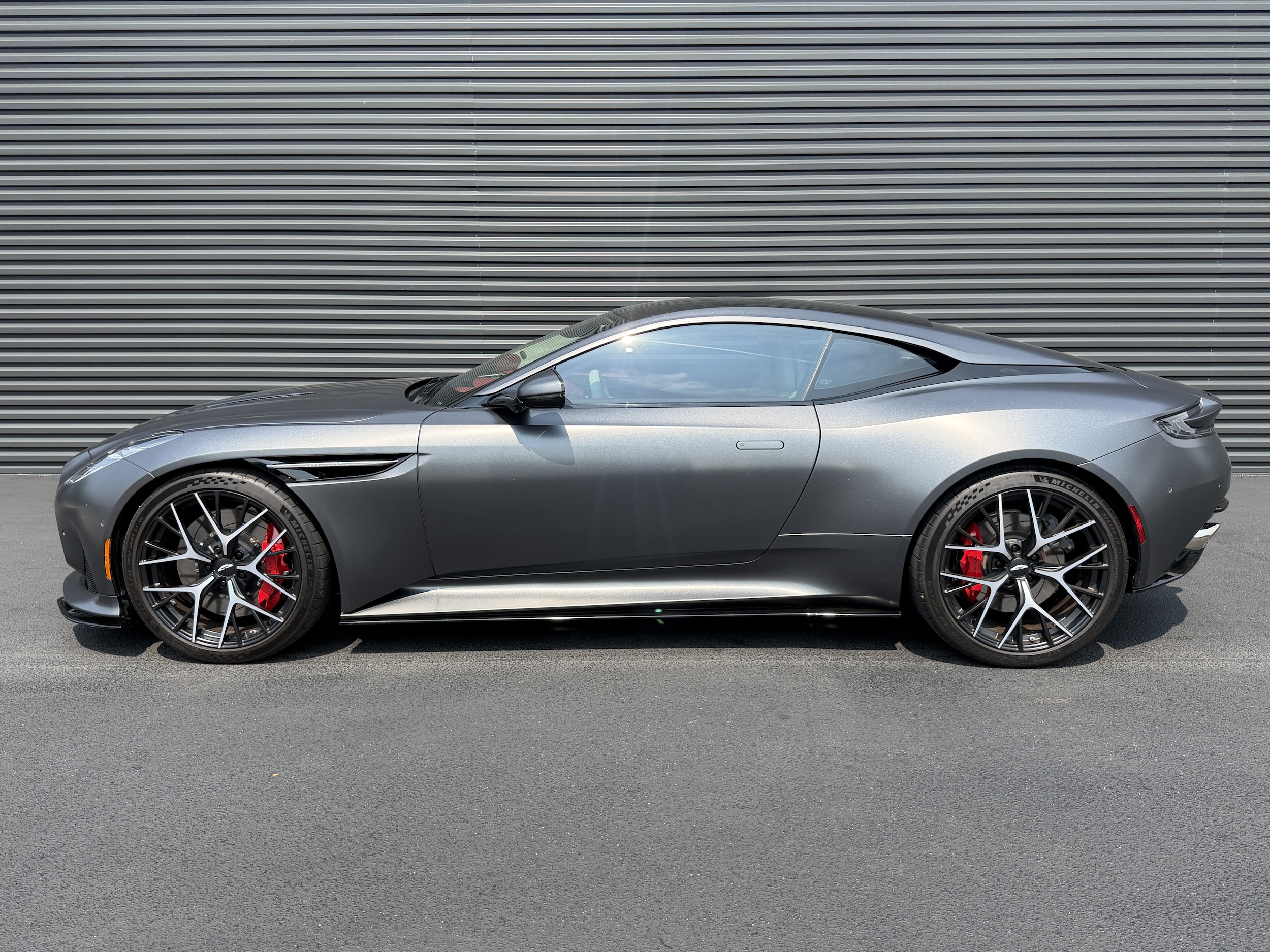 aston martin db12 2024 SCFRMFFW4RGL12774 image aston martin db12 2024 SCFRMFFW4RGL12774 image